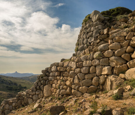 ZWIEDZANIE TAJEMNICZYCH NURAGHE, MIASTO TEMPIO I PYSZNY SARDYŃSKI OBIAD