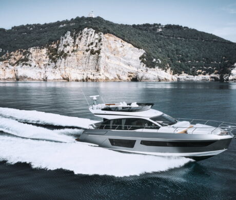Czarter luksusowego jachtu Azimut Fly na południu Sardynii