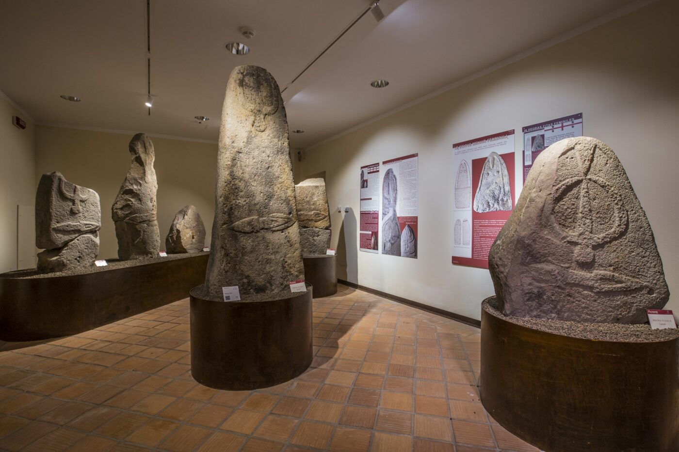 Wakacje na Sardynii archeologia muzeum menhirów 