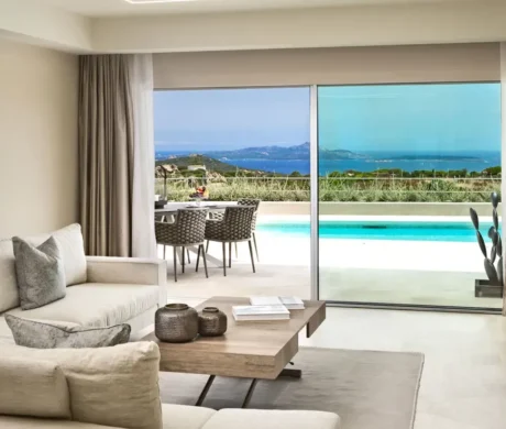 Wille z basenem hotelu Li Finistreddi 5* na Sardynii 